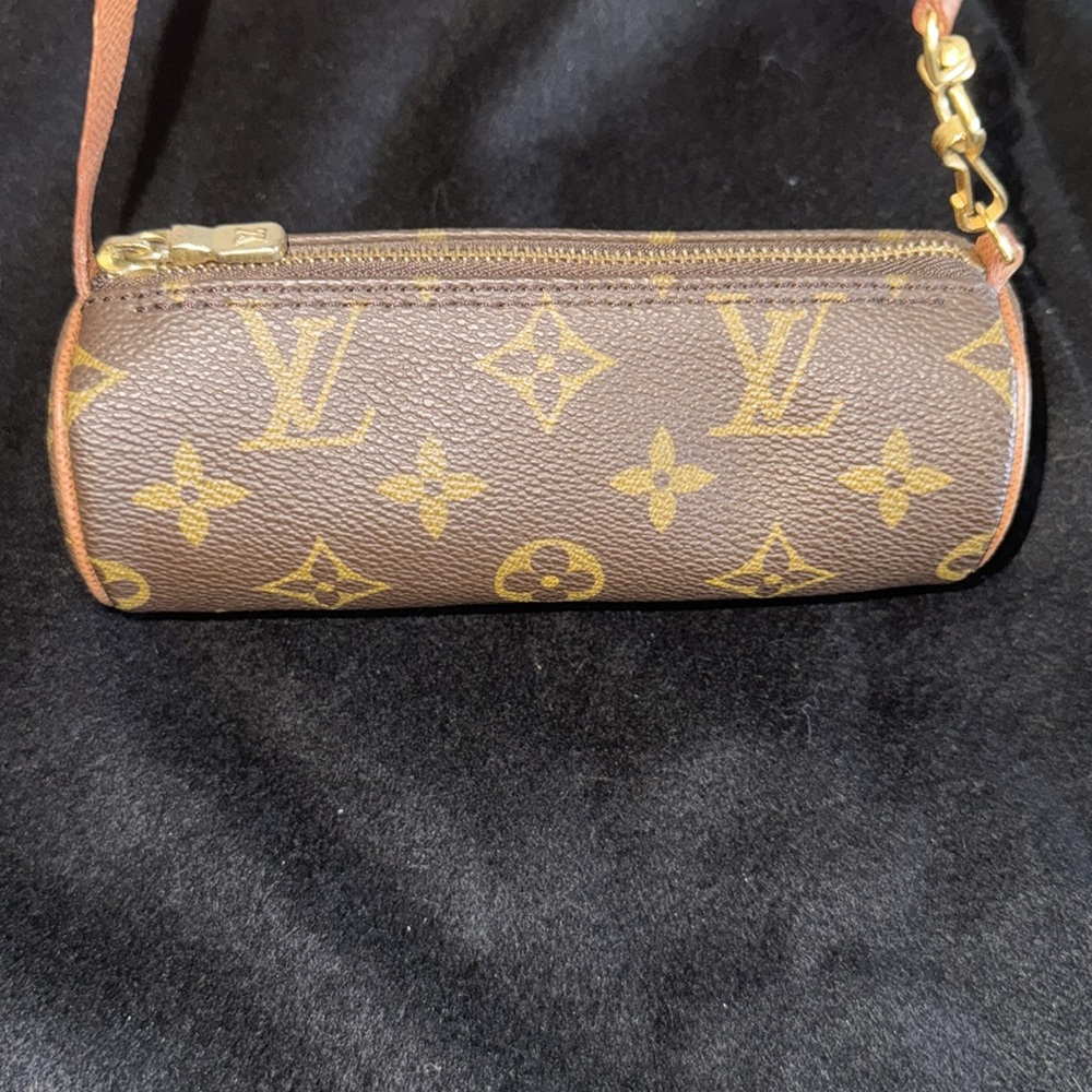Women’s or Men's Lou’s Vuitton Mini Papillion pochette w Monogram print. 10/10. - Picture 4 of 17